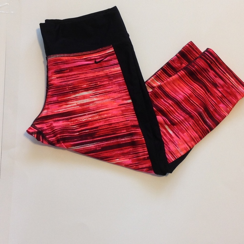 Nike Cropped Workout Leggings Size Medium